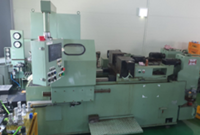Rotary friction welding machine